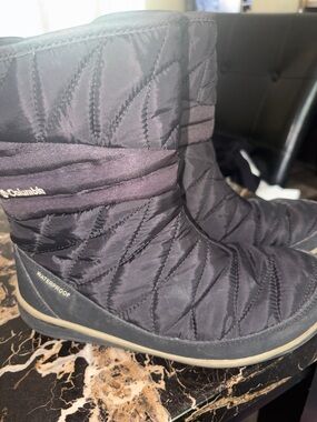 Columbia Black Quilted Waterproof Winter Pull-On Boots
